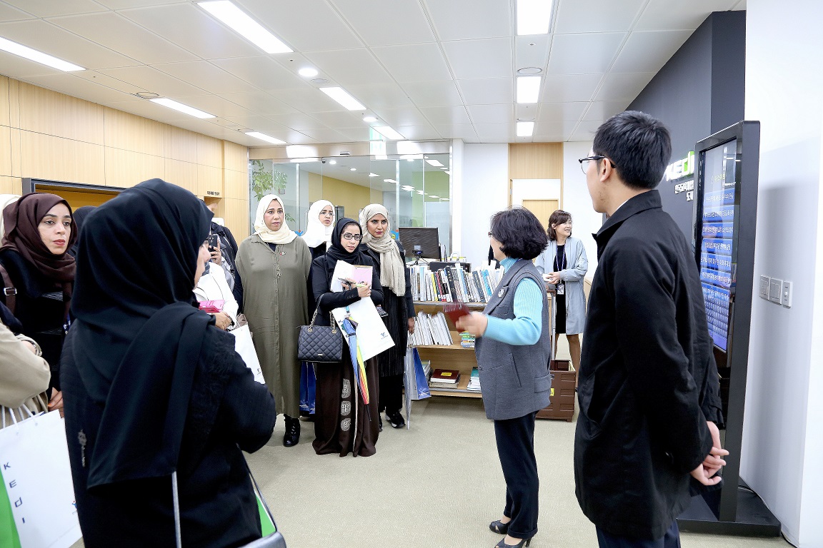 UAE 중, 고교 교사단 본원 방문